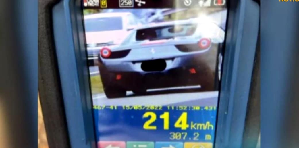 Ferrari é flagrada a mais de 200 km/h em Jundiaí