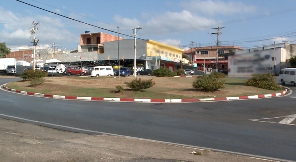 Falta faixa de segurança em avenida de Iperó