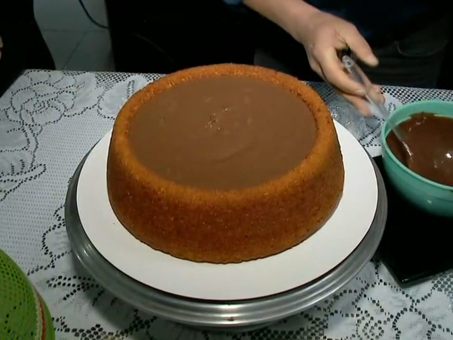 Confeiteira dá receita para bolo sem leite