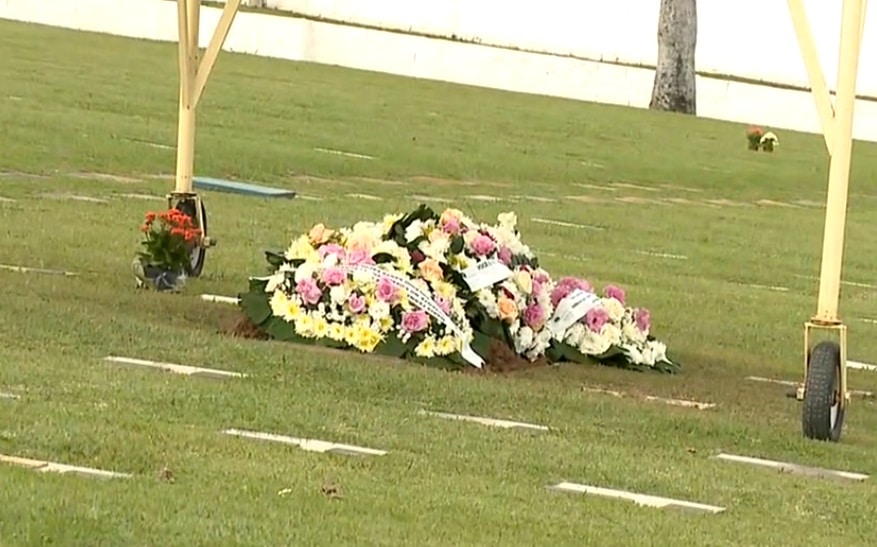 Corpos de adolescentes mortos em acidentes são enterrados em Sorocaba