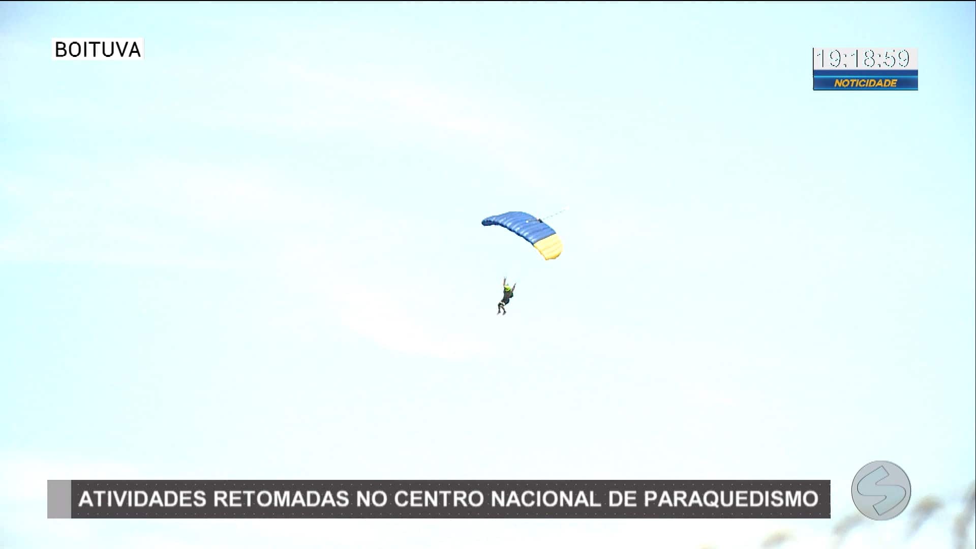 Saltos são retomados no Centro Nacional de Paraquedismo