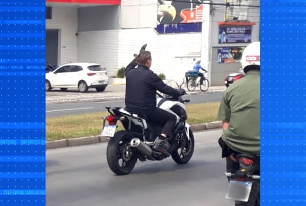 Jair Bolsonaro participa de motociata em Sorocaba