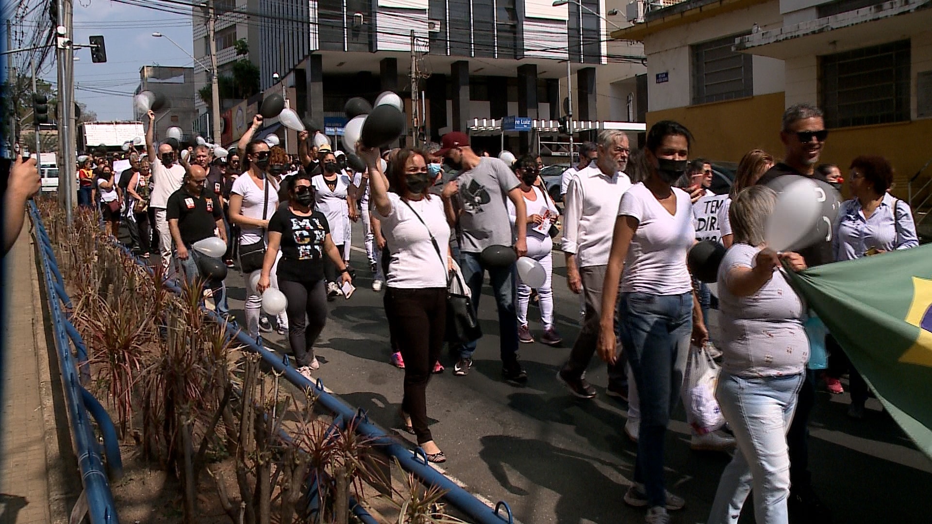 Profissionais da saúde fazem manifestação em Sorocaba pedindo atualização salarial da categoria