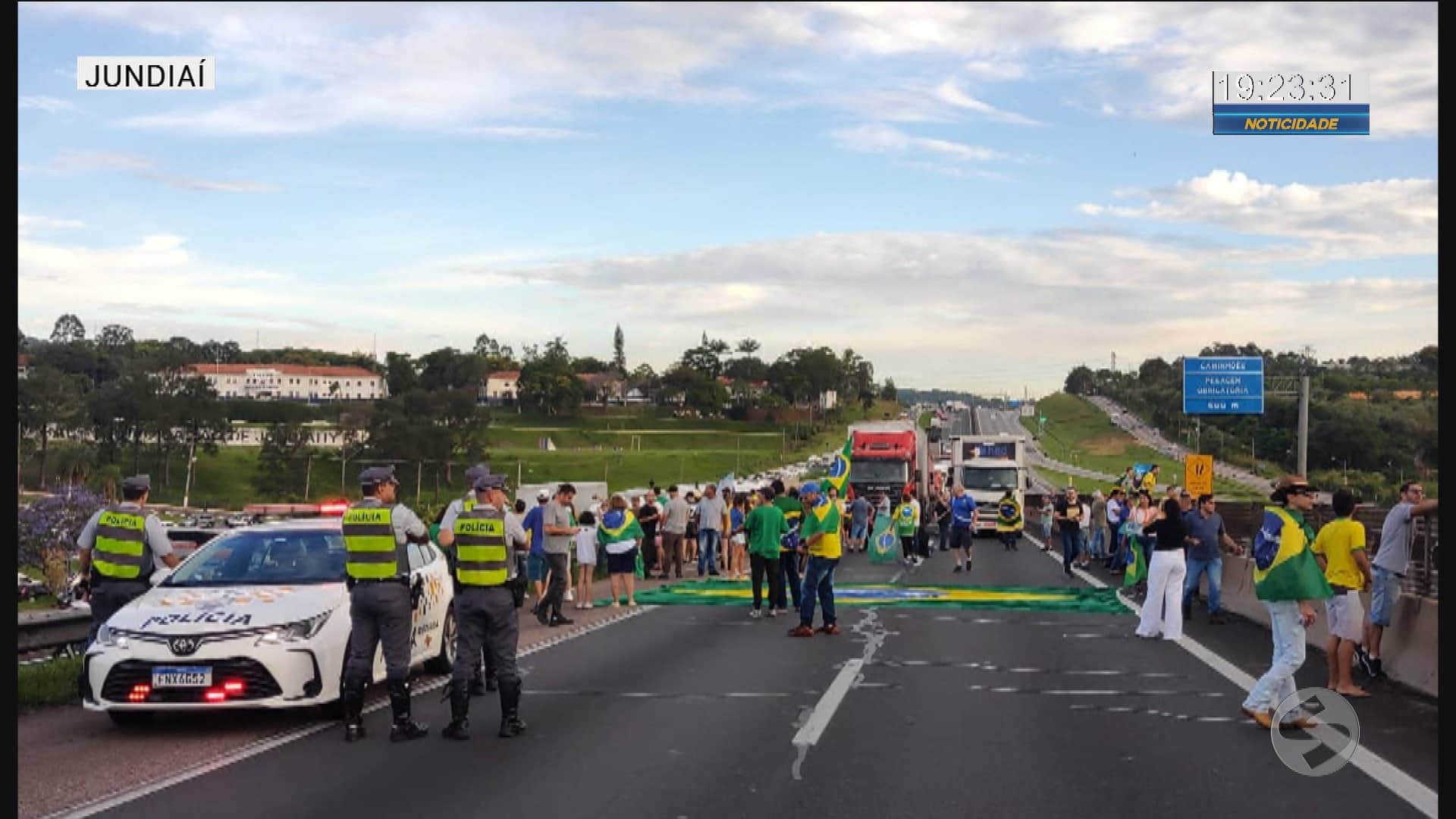 Manifestantes bloqueiam rodovias em Jundiaí e Buri