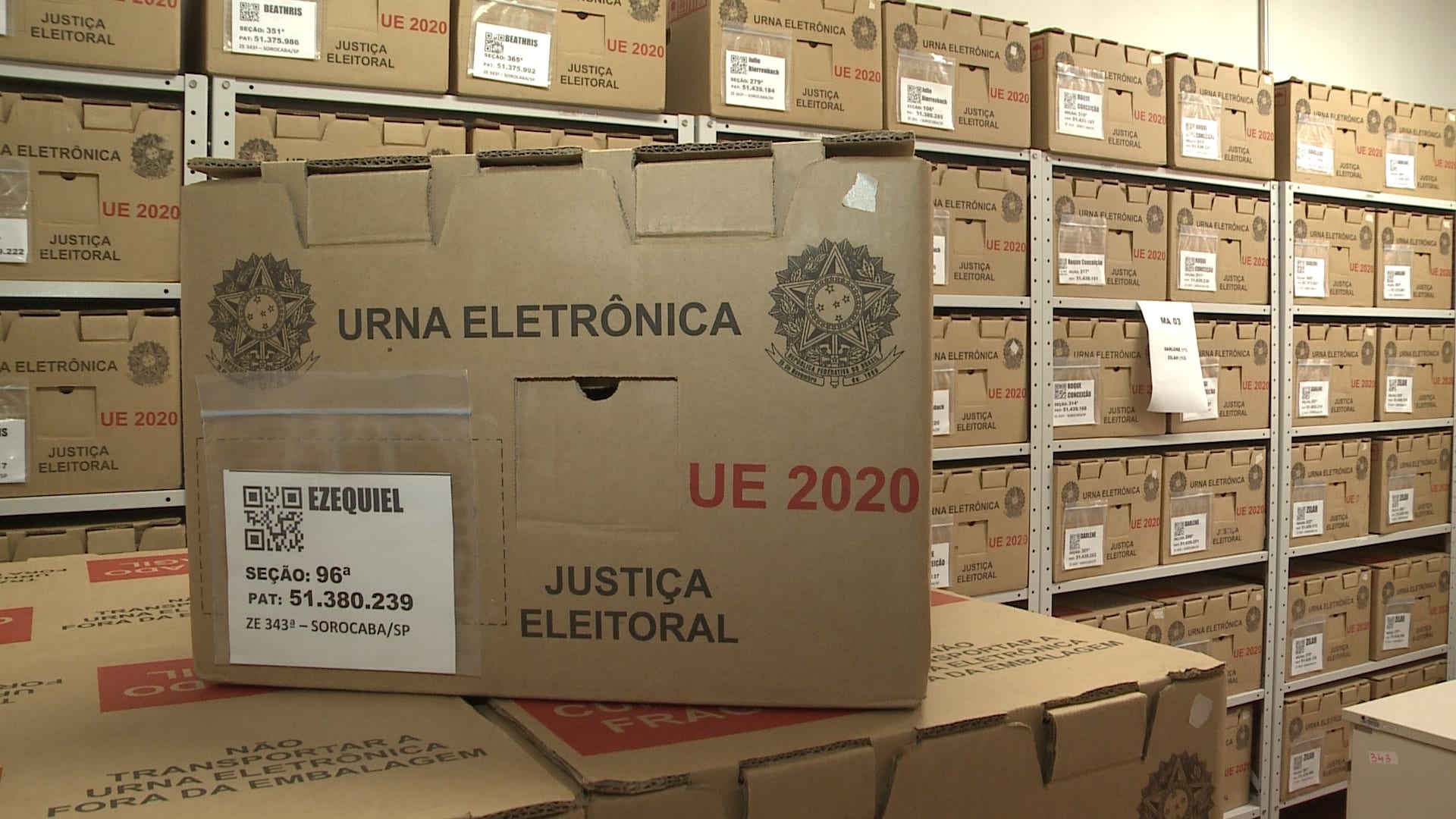 midias-das-urnas-eletronicas-sao-preparadas-para-segundo-turno-das-eleicoes