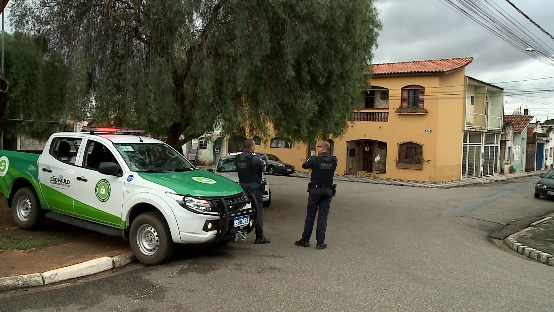 Moradores de bairros próximos à barragem de Votorantim passam por cadastro populacional