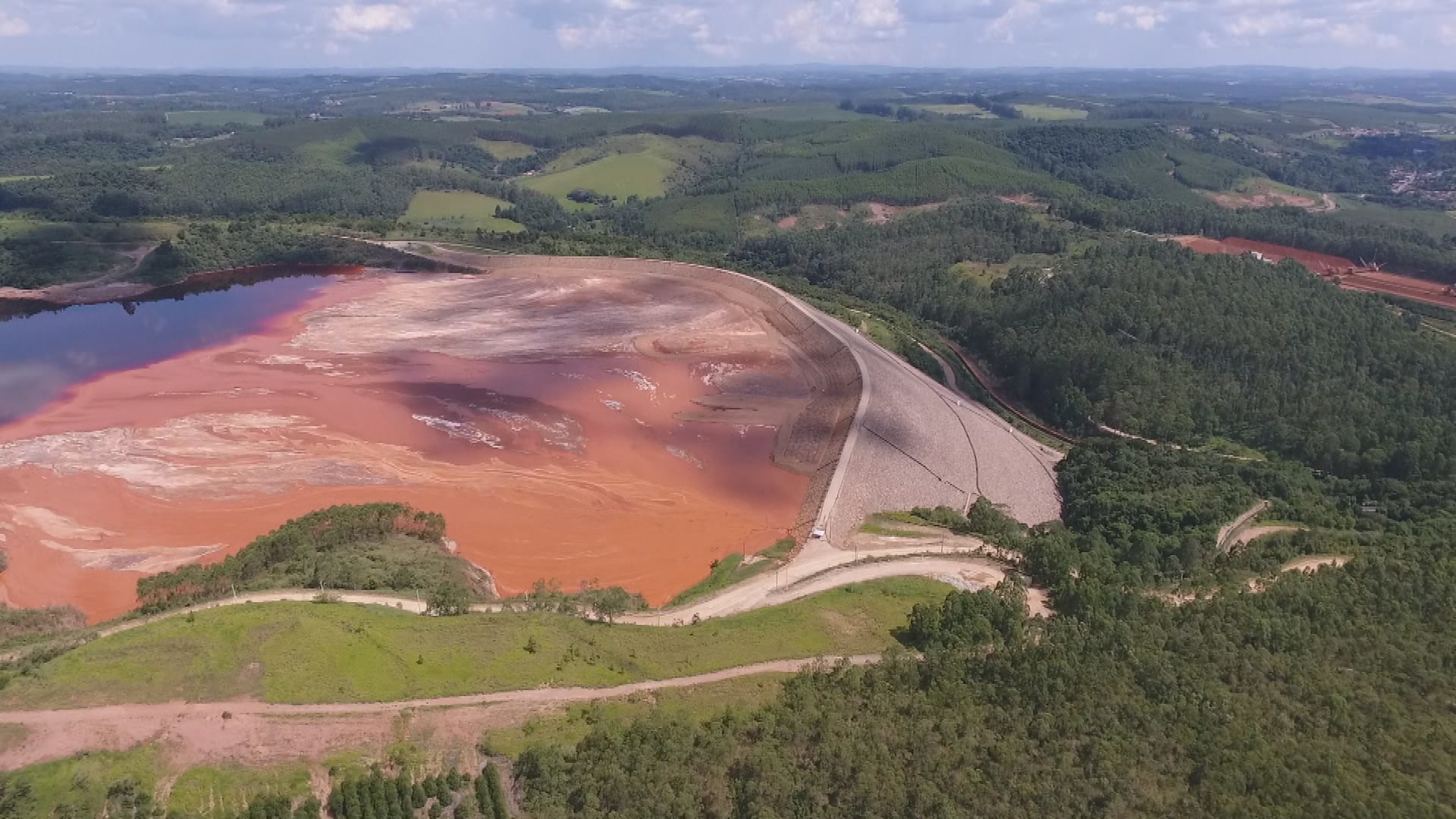 Simulado próximo à barragem orienta moradores sobre como agir em emergências