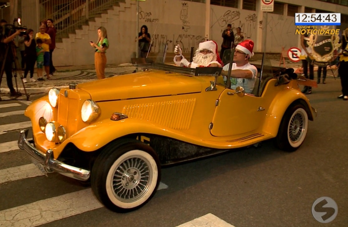 Parada de Natal encanta público no centro de Jundiaí