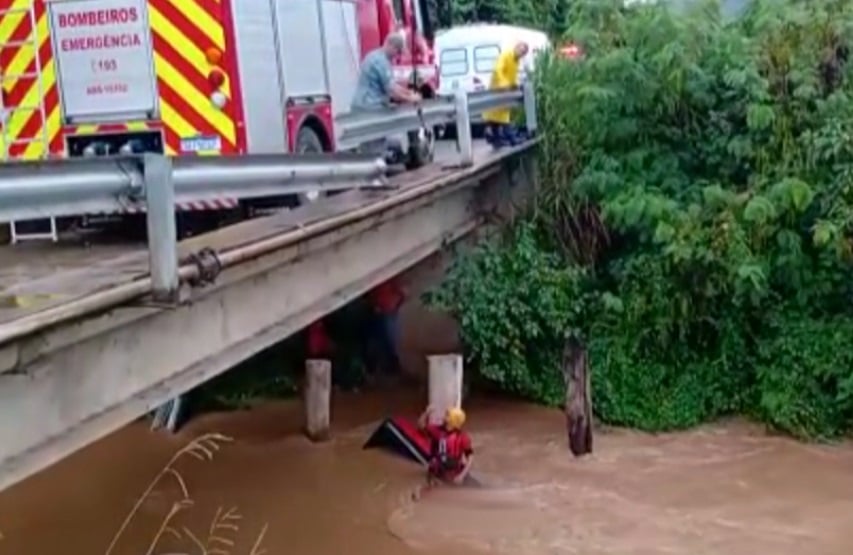 Homem morre após carro cair em rio em Salto de Pirapora