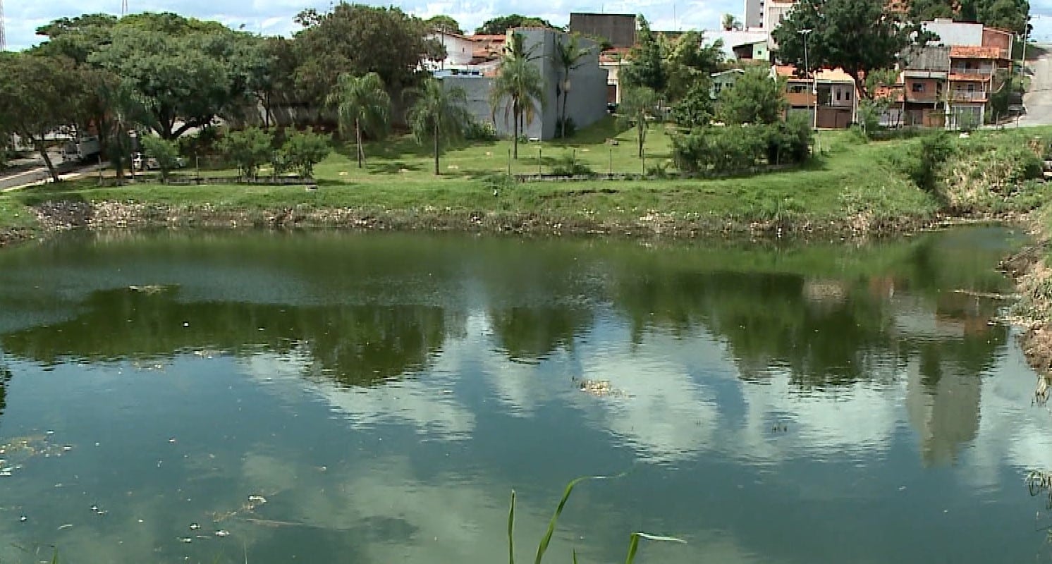 Moradores do bairro Barcelona sofrem com transbordo de bacia de contenção