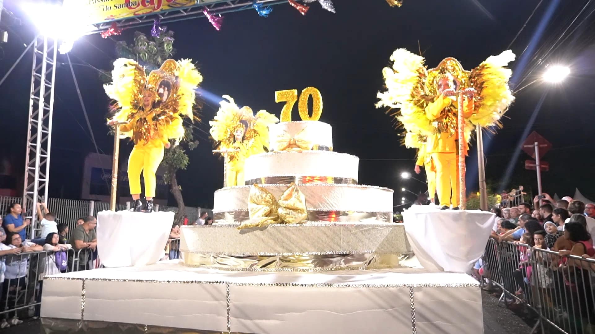 Rede de lojas é homenageada na passarela de Salto