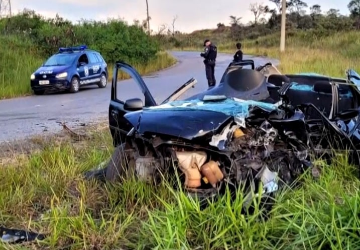 Casal morto em acidente de carro é enterrado