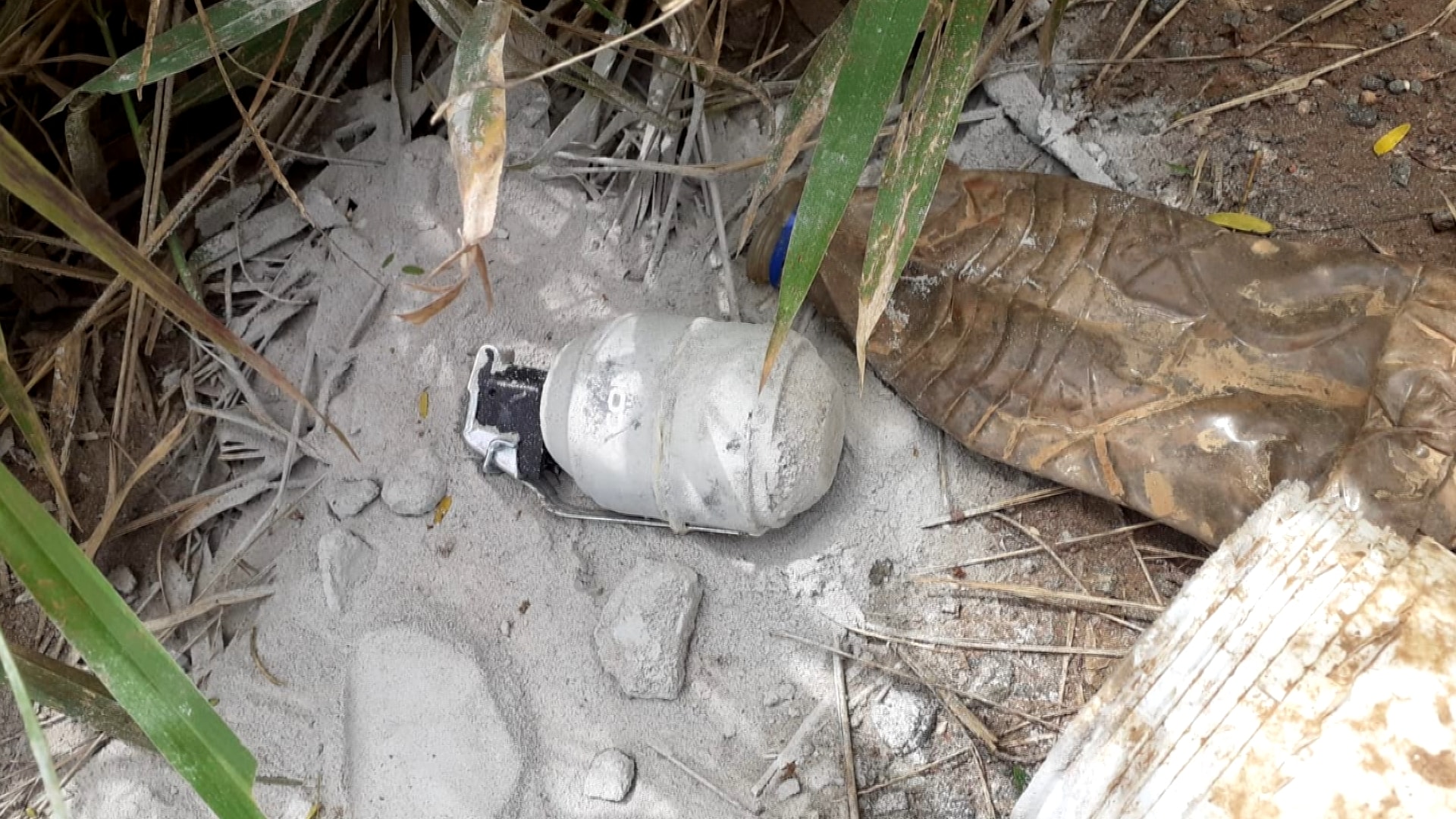 Bombas são encontradas em estrada rural de Araçoiaba da Serra