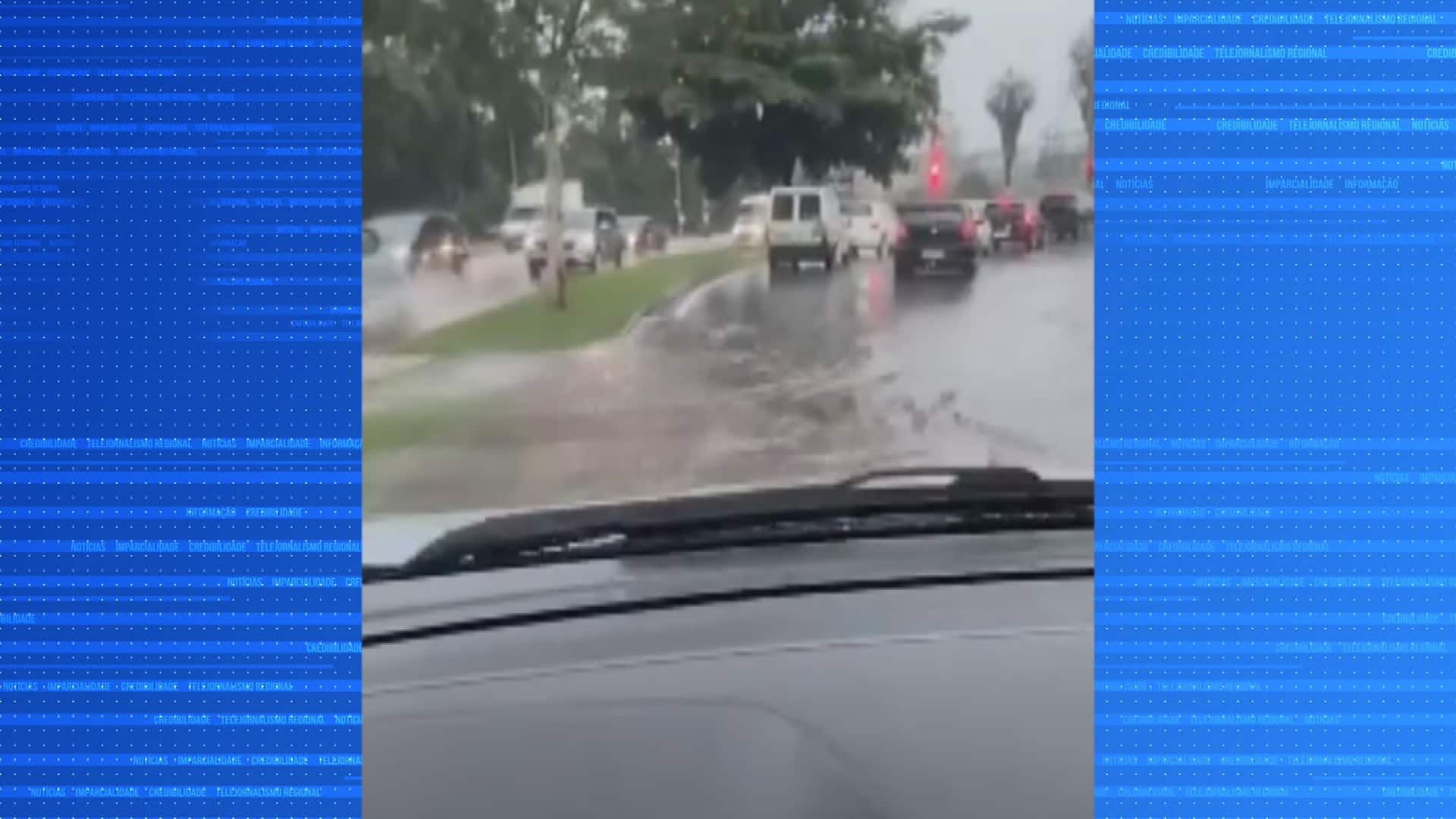 Chuva volta a provocar alagamentos em Sorocaba