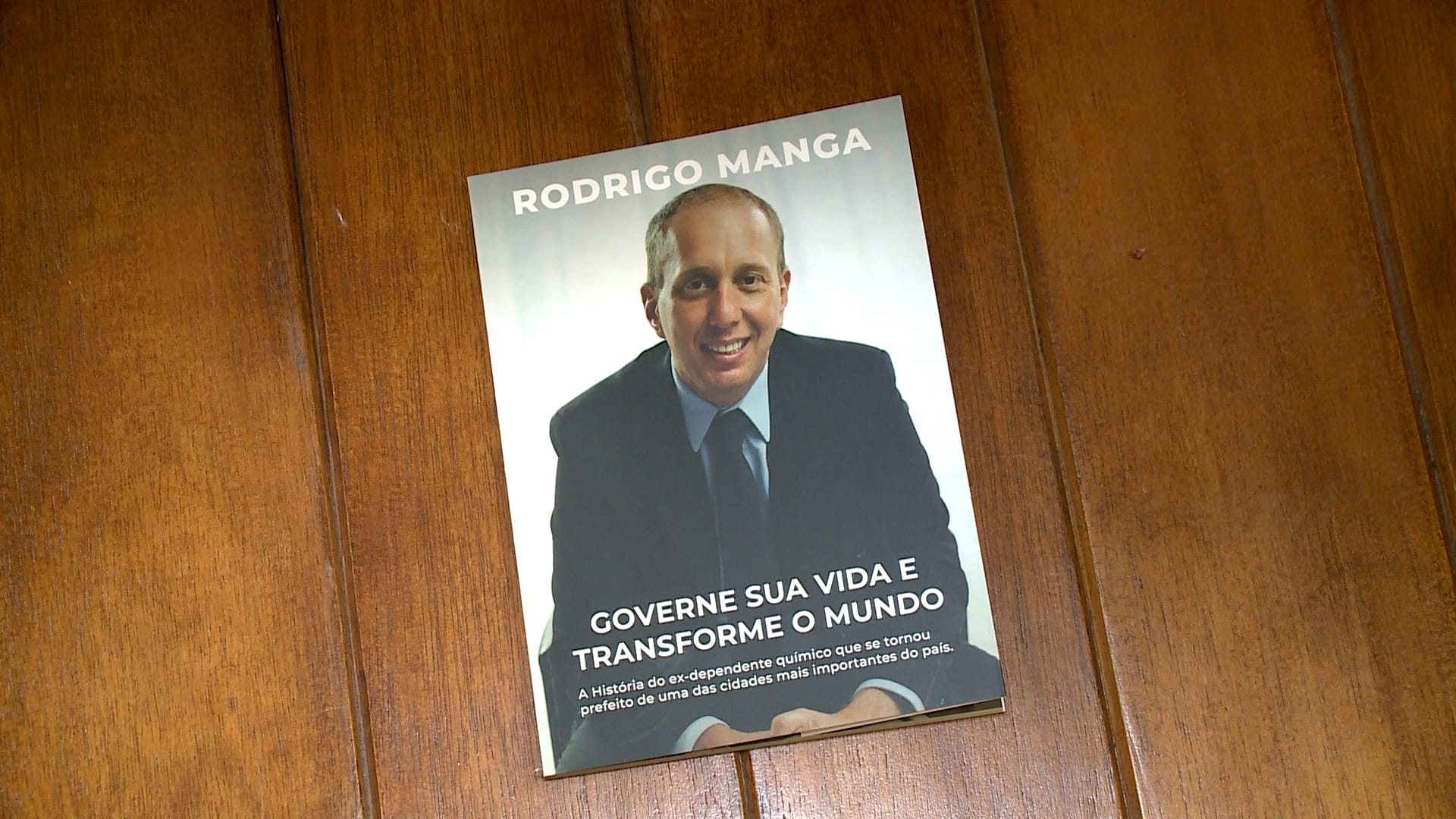 autoridades-prestigiam-lancamento-do-livro-de-rodrigo-manga