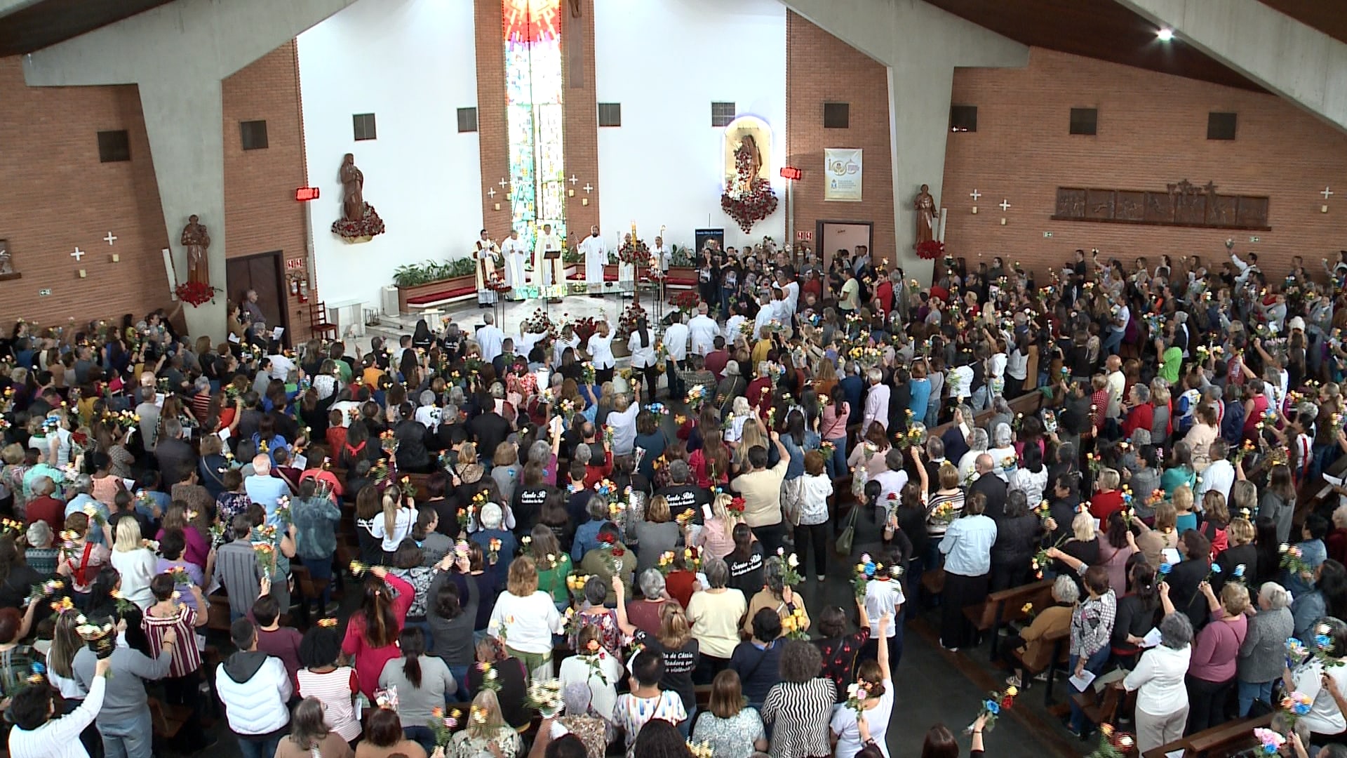 Benção das rosas é feita no dia de Santa Rita de Cássia