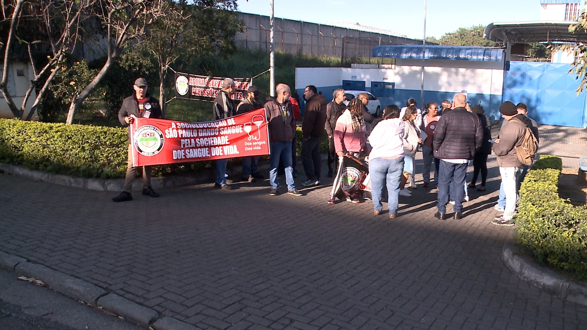 Funcionários da Fundação Casa fazem protesto em Sorocaba