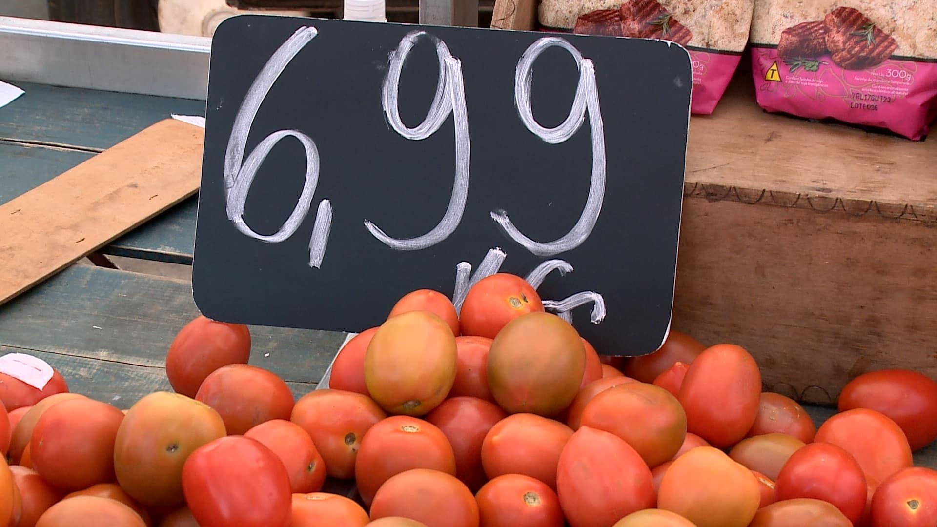 Preço do tomate tem aumento de 84%