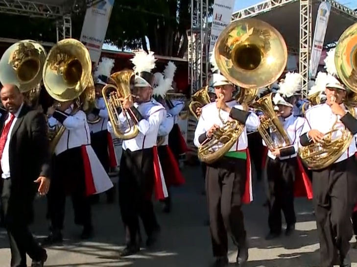 Desfile cívico comemora 117 anos de emancipação