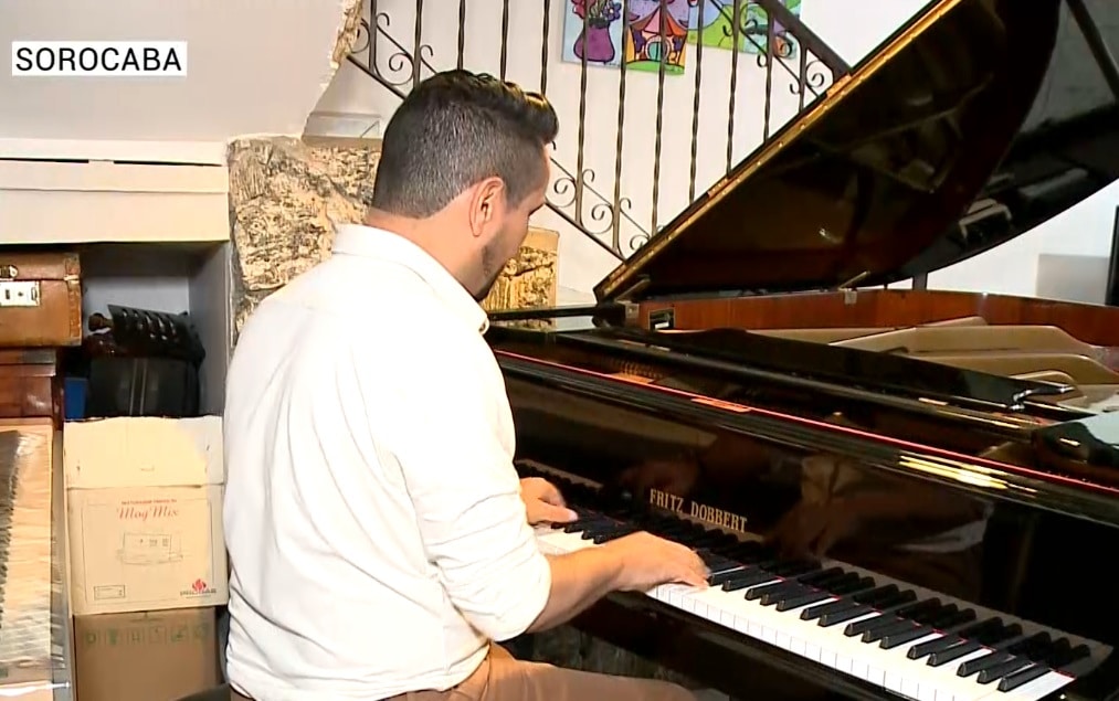 Hamilton Pianista celebra 30 anos de carreira com espetáculo