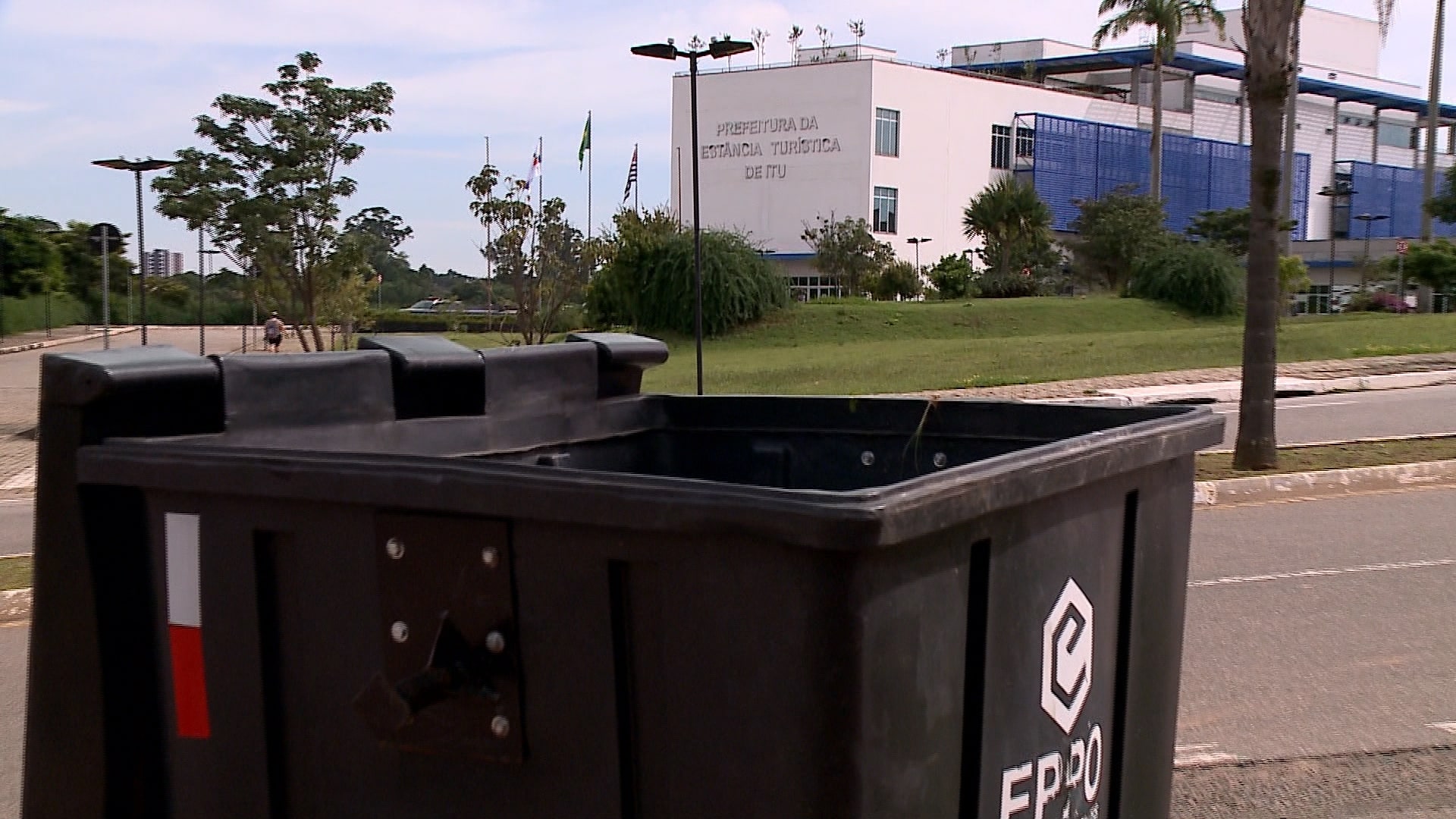 Prefeitura reduz taxa de lixo após pressão de moradores