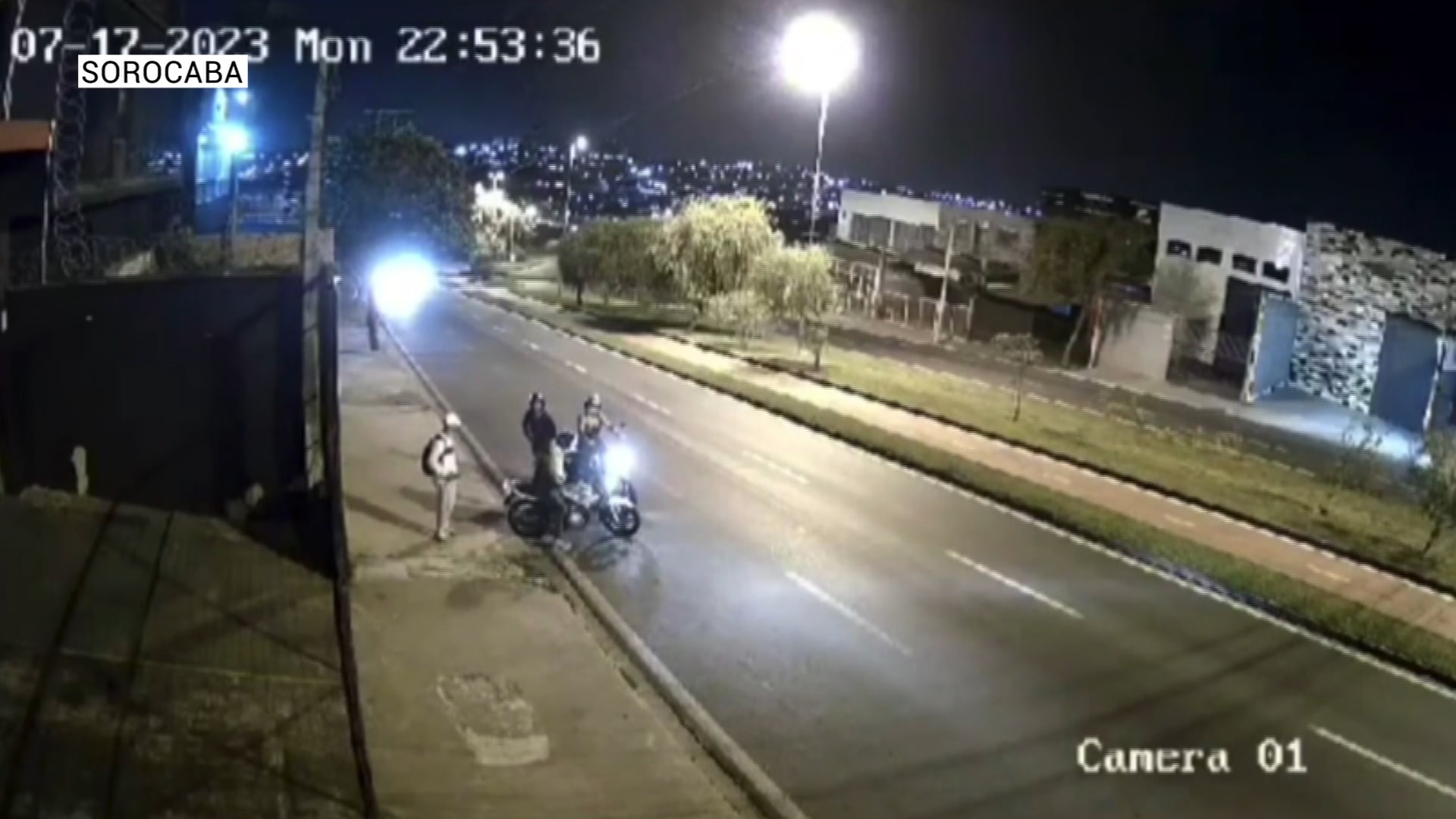 casal-armado-leva-moto-de-trabalhadores-em-sorocaba