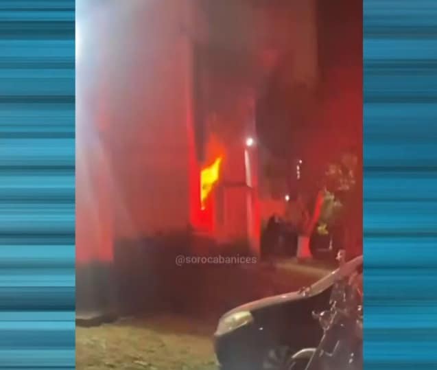 Bombeiros controlam fogo em apartamento em Sorocaba