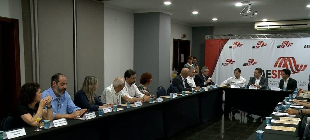 Encontro regional de emissoras de rádio e TV em Sorocaba