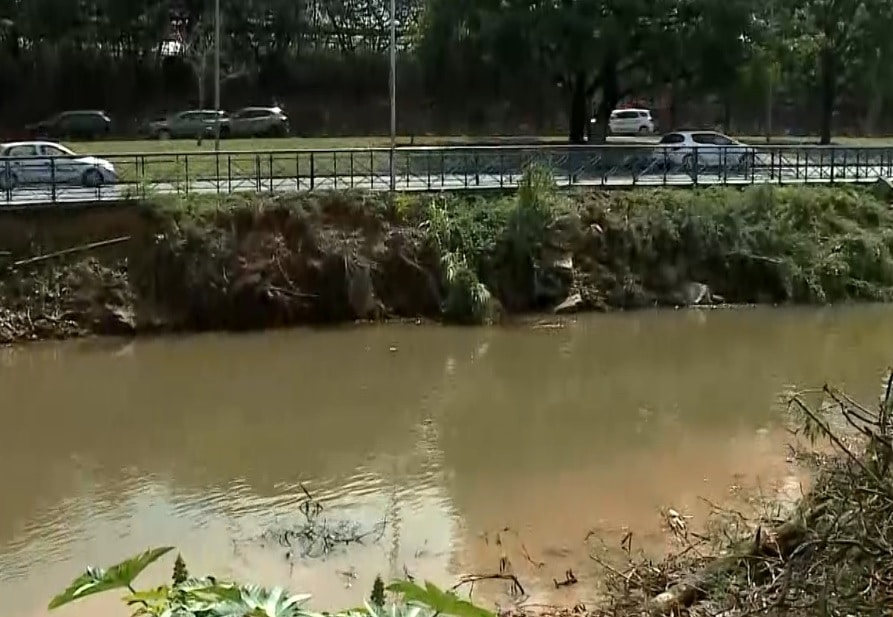 Prefeitura e SAAE iniciam nova fase de desassoreamento do Rio Sorocaba