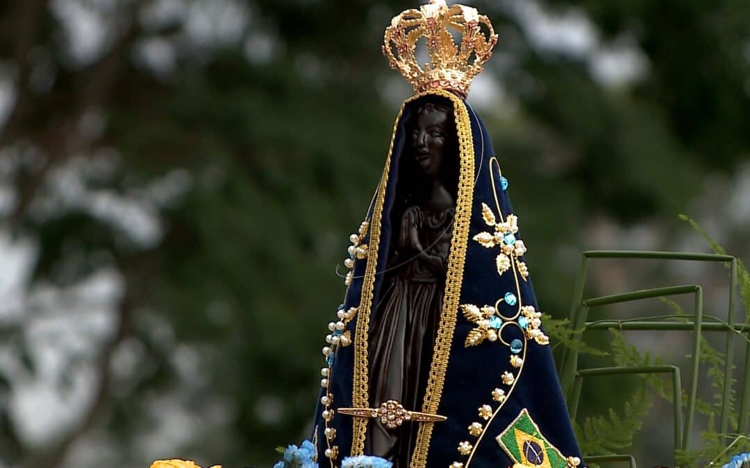 Fiéis celebram o Dia de Nossa Senhora Aparecida em Sorocaba