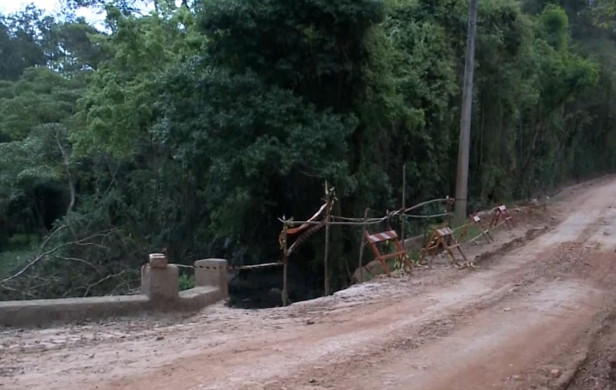 Moradores da zona rural de Itu reclamam de ponte danificada
