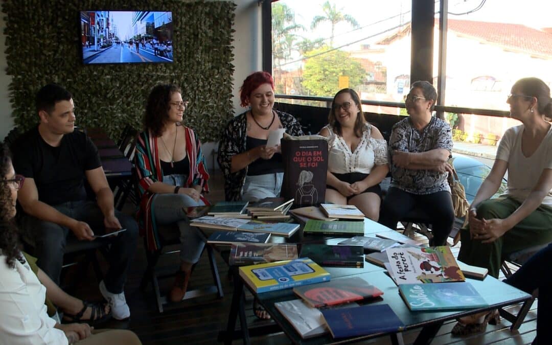 Clube em Sorocaba reúne escritores para troca de experiências