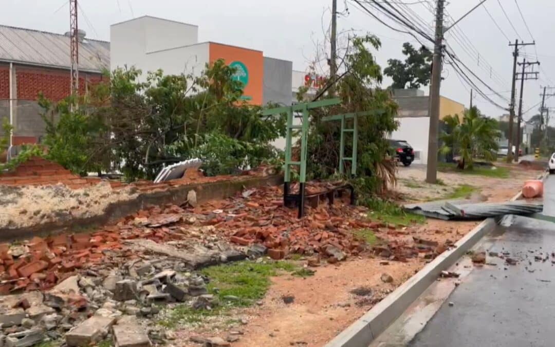 Chuva com ventos de mais de 100 km/h causa estragos em Sorocaba e região