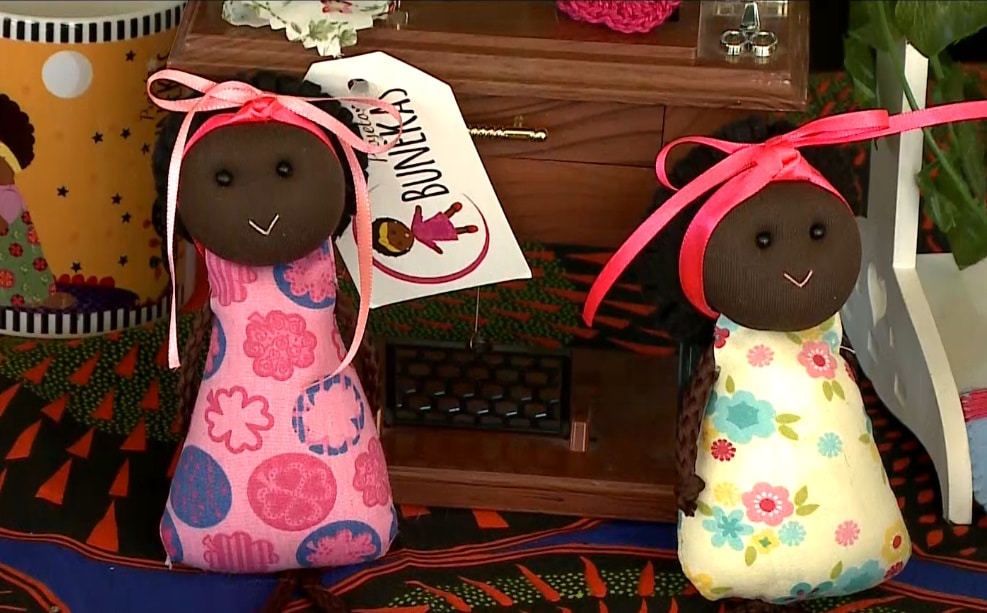 Projeto Bunekas confecciona bonecas para crianças carentes