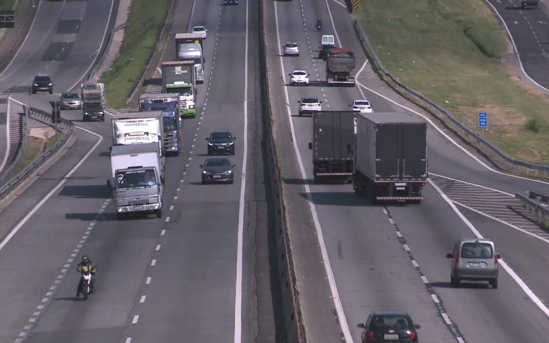 Fluxo de veículos aumenta nas rodovias por causa do Réveillon