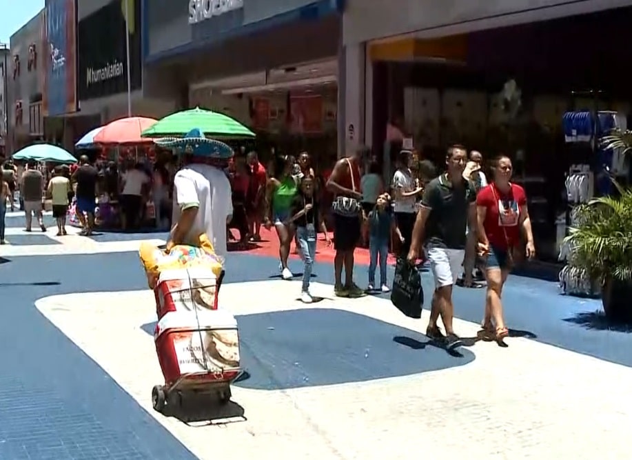 Comércio de Sorocaba fica movimentado a poucos dias do Natal