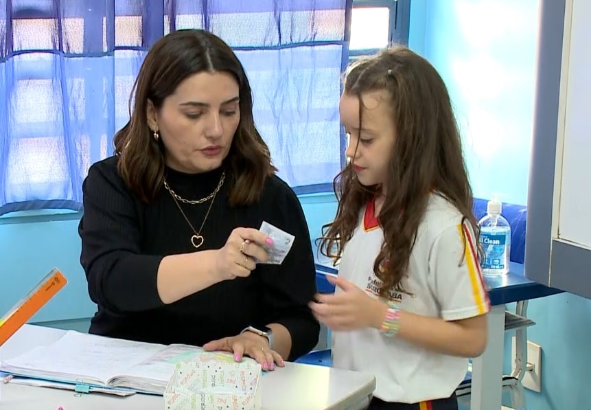 Projeto educacional ensina valor do dinheiro a alunos em Sorocaba