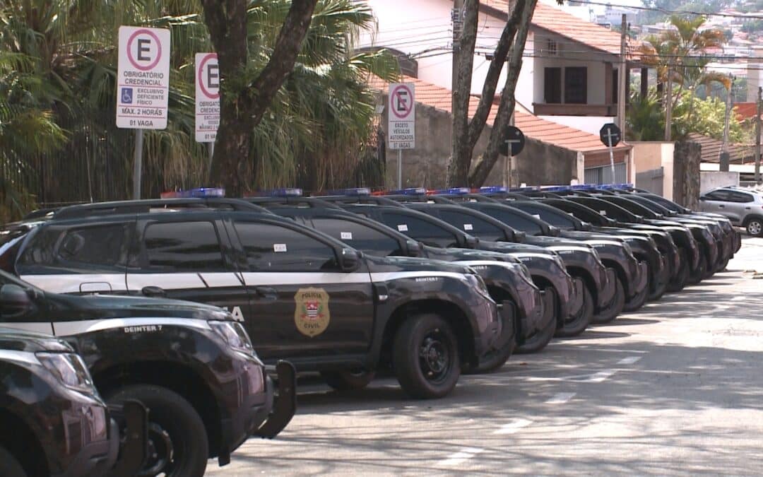 Polícia Civil recebe viaturas e armamento do governo estadual