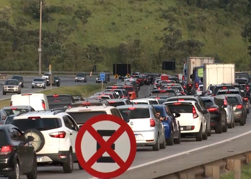 Rodovias têm tráfego intenso na volta do feriado de Natal