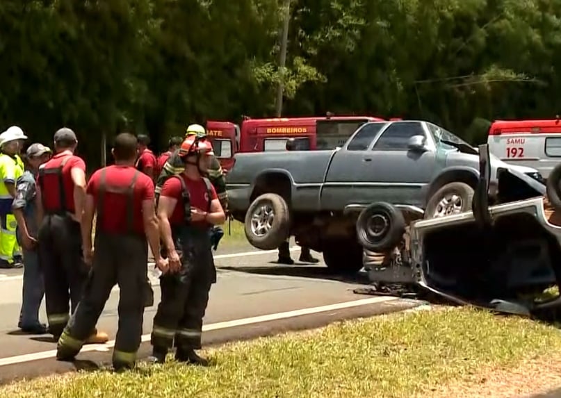 Simulado de acidente é feito para treinar equipes de socorro