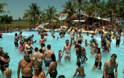 Parques aquáticos da região ficam lotados nas férias