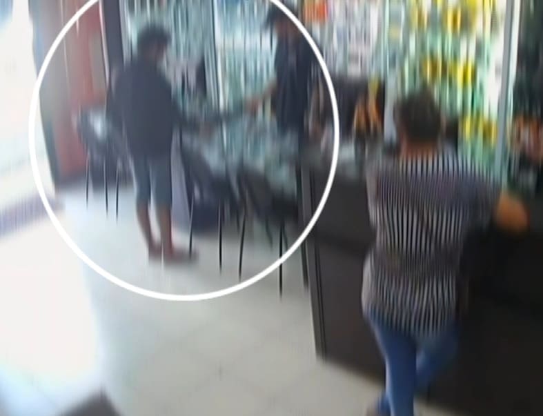 Homem é preso após roubar loja e atirar contra funcionário
