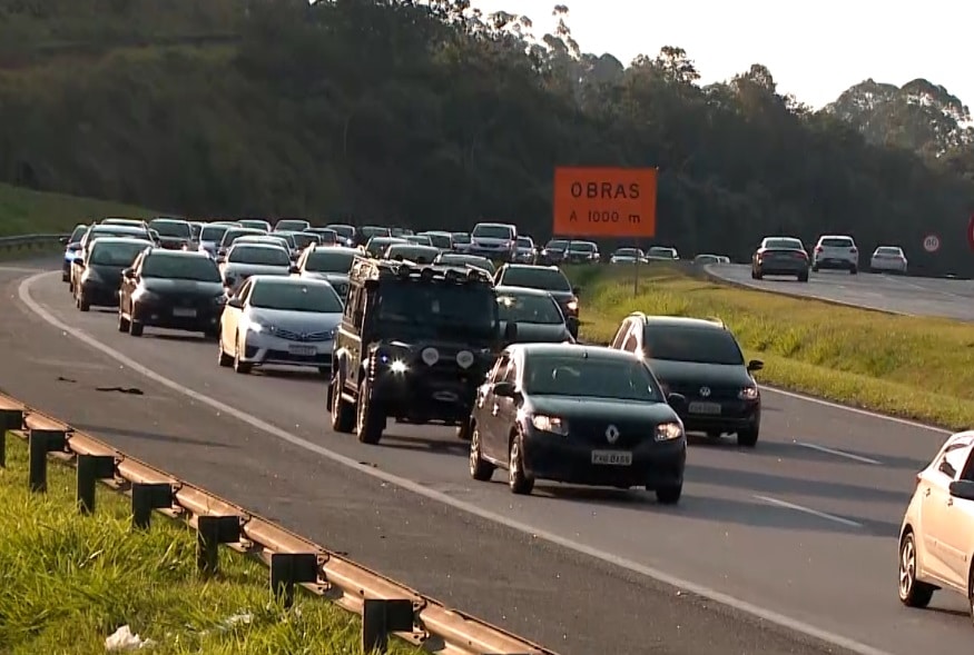 Rodovia Castello Branco fica movimentada no sentido capital na volta do feriado