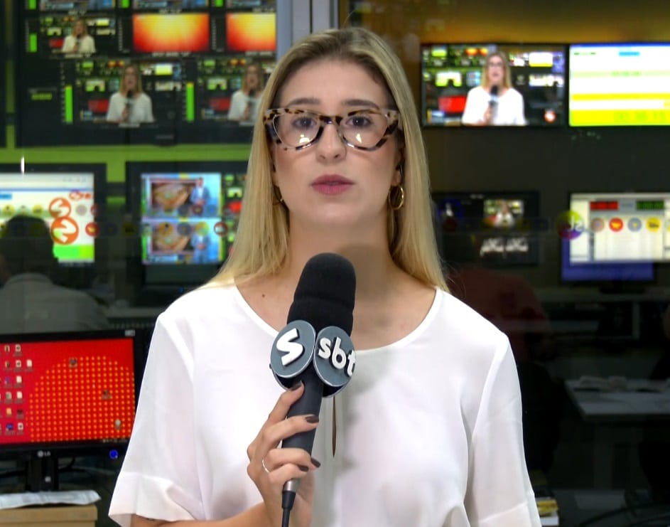 Repórter Nicole Bonentti falando sobre corpo de morador de rua morto de Itu enterrado em Sorocaba