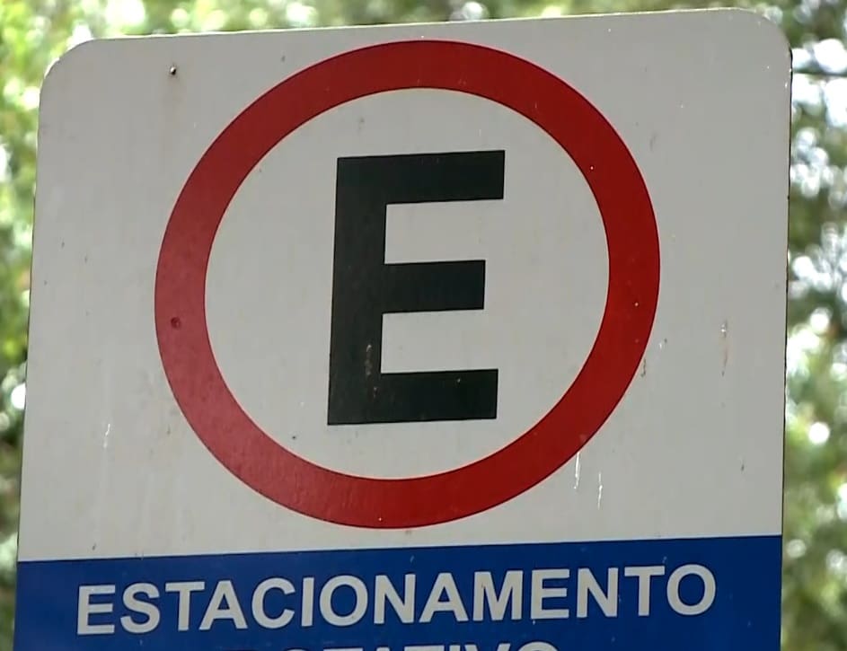 Imagem da placa de estacionamento da zona azul.
