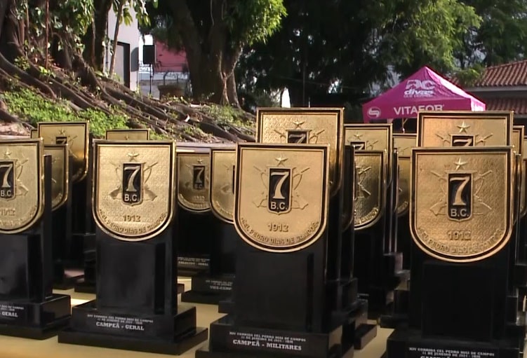 Centenas de pessoas participam de corrida da PM em Sorocaba