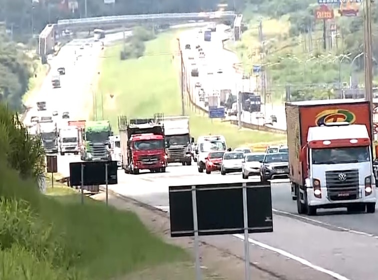 Rodovias recebem grande movimento durante período de carnaval