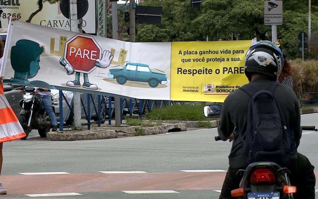 Ação alerta sobre a importância de respeitar o sinal de parada obrigatória