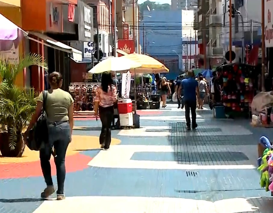 Imagem de lojas do centro da cidade de Sorocaba.