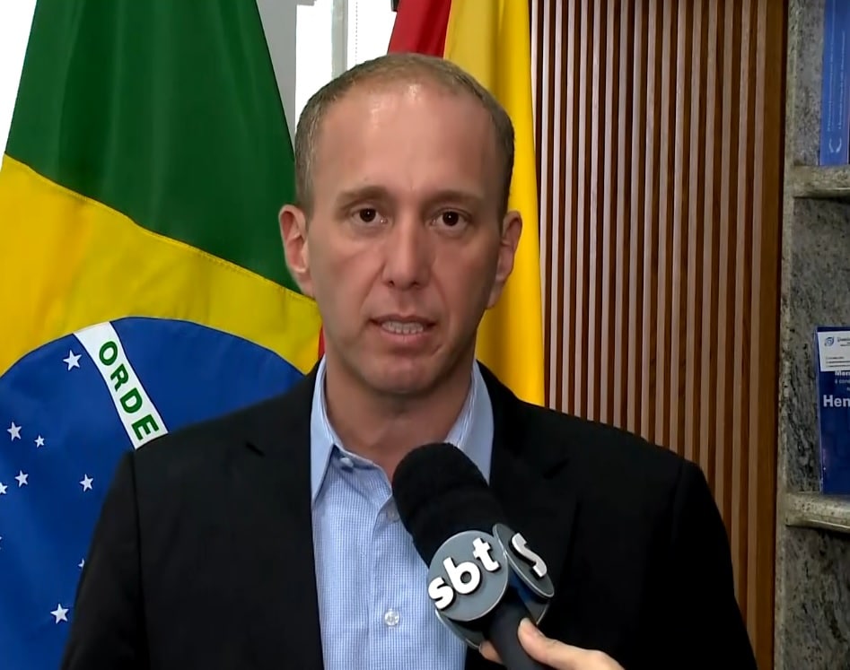 Prefeito de Sorocaba, Rodrigo Manga, falando sobre a dengue e o estado de emergência na cidade.